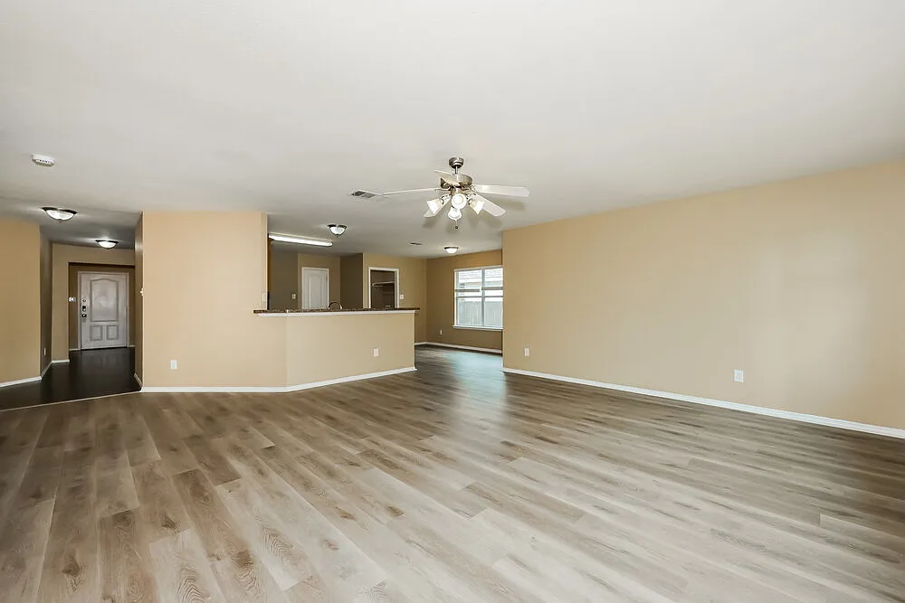 3 bed, 2.0 bath, 1770 sqft, $2,005 — Photo 4