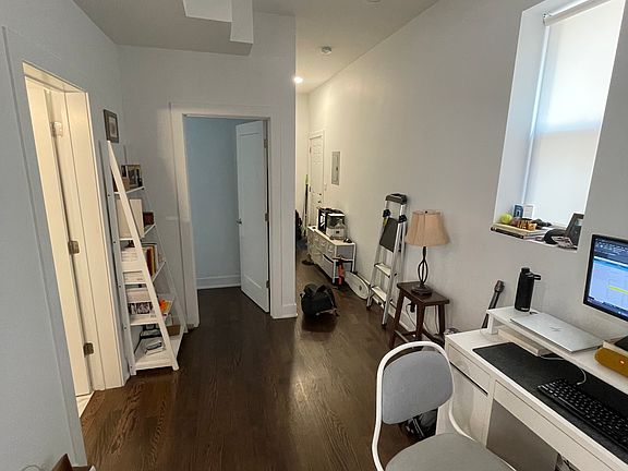 2nd image of 2316 W Augusta Blvd #1R