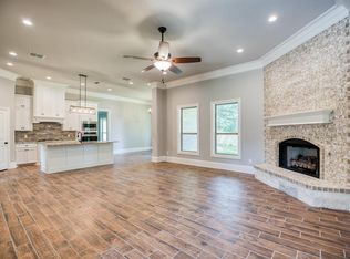 12110 Oak Grove Dr, Tyler, TX 75701