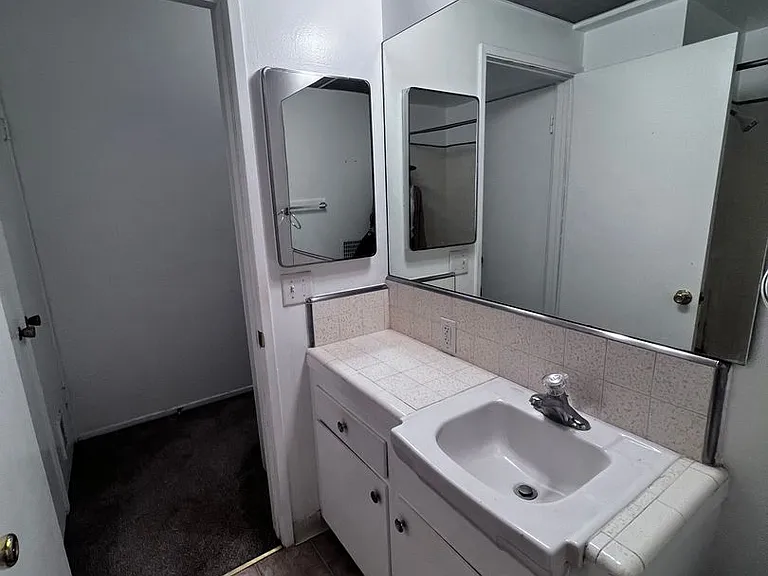 732 Sidonia Ave — Photo 6
