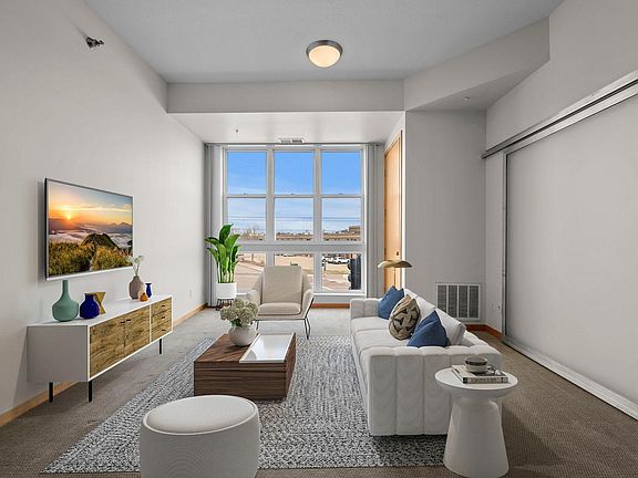 3rd image of 2650 University Ave W APT 221