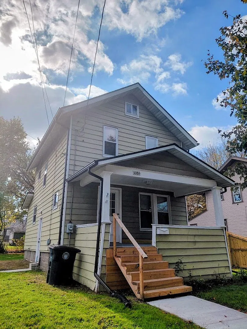 2 Bedroom, 1 Bathroom Home for Rent. — Photo 1