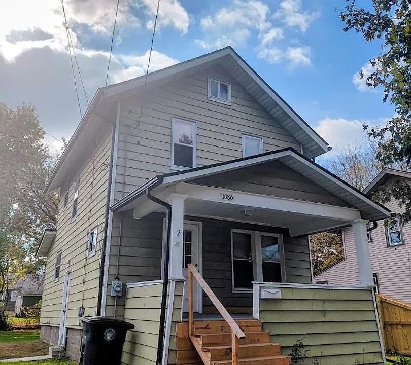 1086 Joy Ave