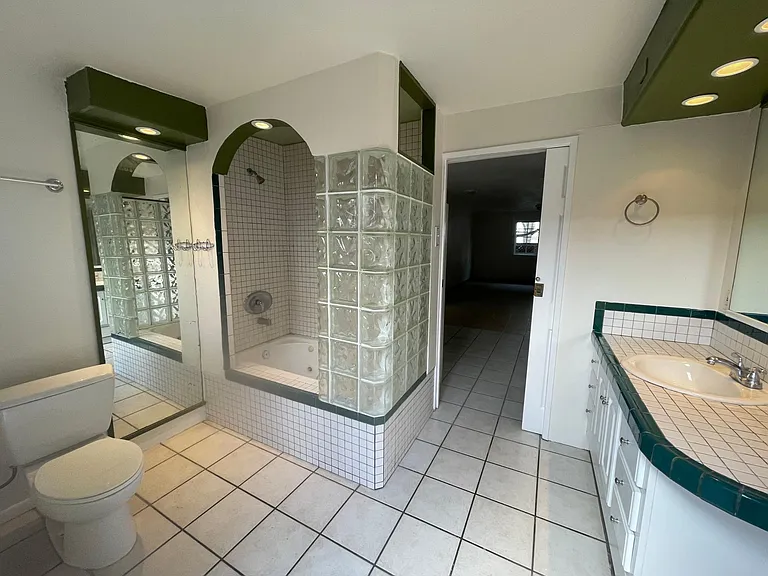 4851 Voltaire St — Photo 12