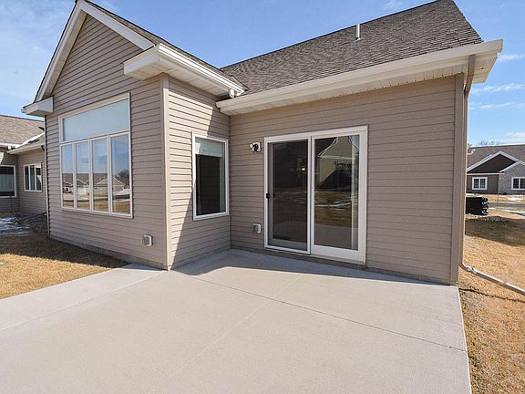 3rd image of 2945 Platinum Dr NE