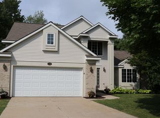 128 Marsh Trail Rd, Norton Shores, MI 49444