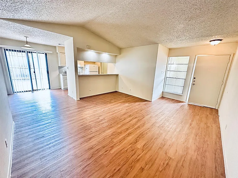 12504 Tree Line Dr #B — Photo 4