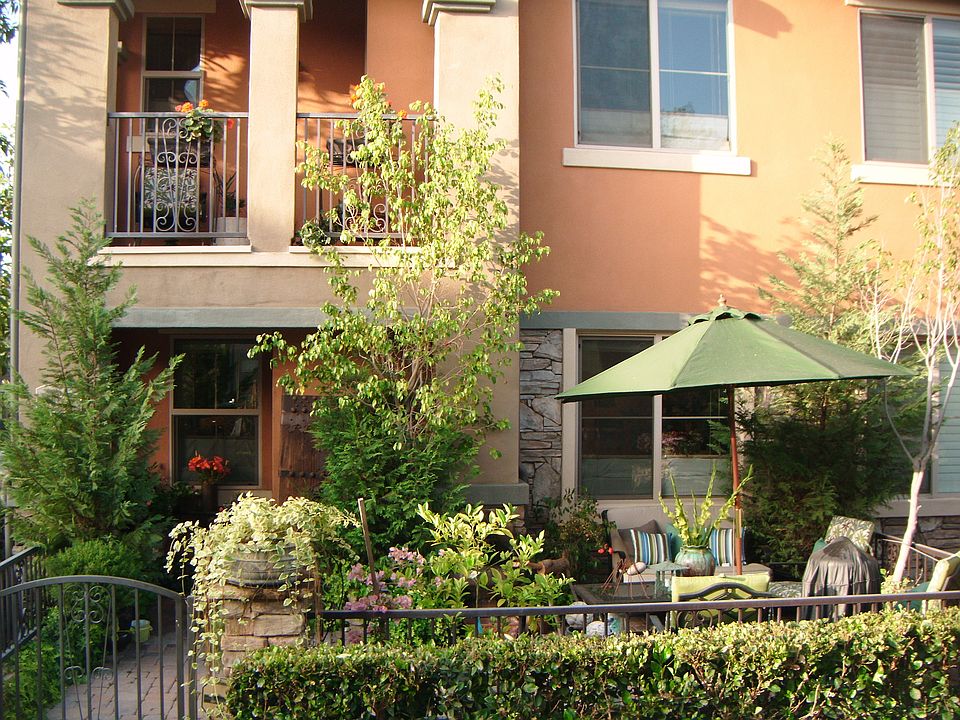 Large cobble stone patio