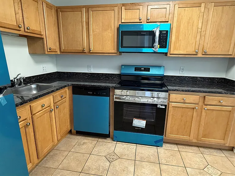 6560 Ridgefield Cir #104 — Photo 5
