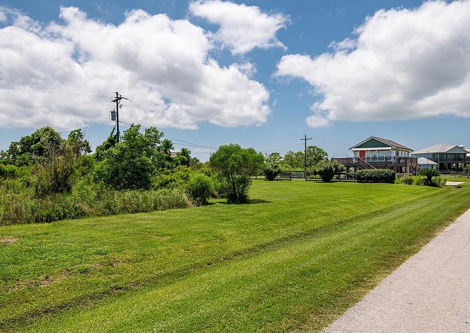 1011 Honeysuckle, Crystal Beach, TX 77650 MLS 68109925 Zillow