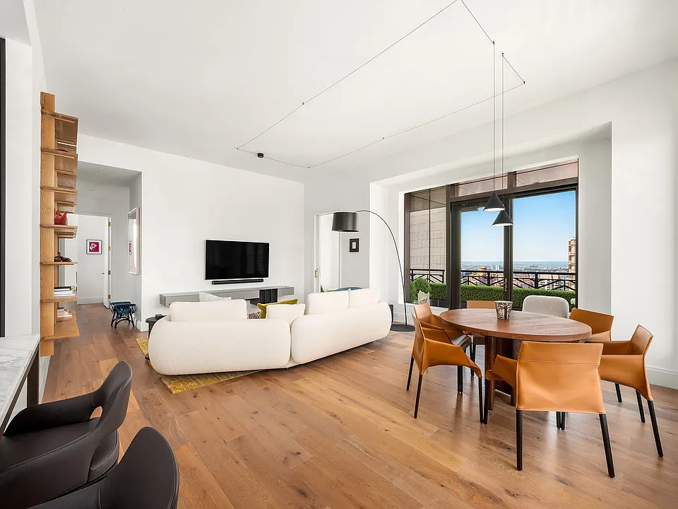 30 E 29th St #38A