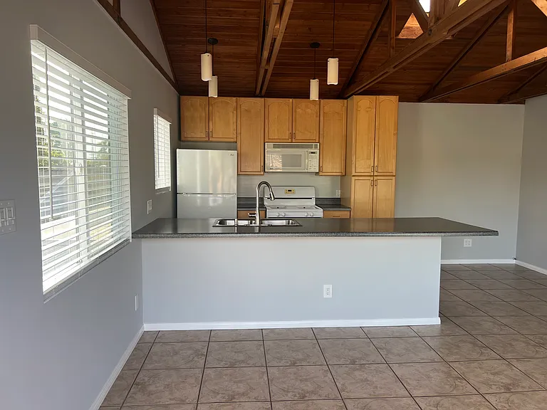 360 N Termino Ave — Photo 6