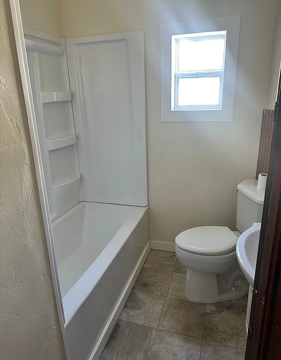 3 bed, 1.5 bath, 1472 sqft, $1,500 — Photo 3