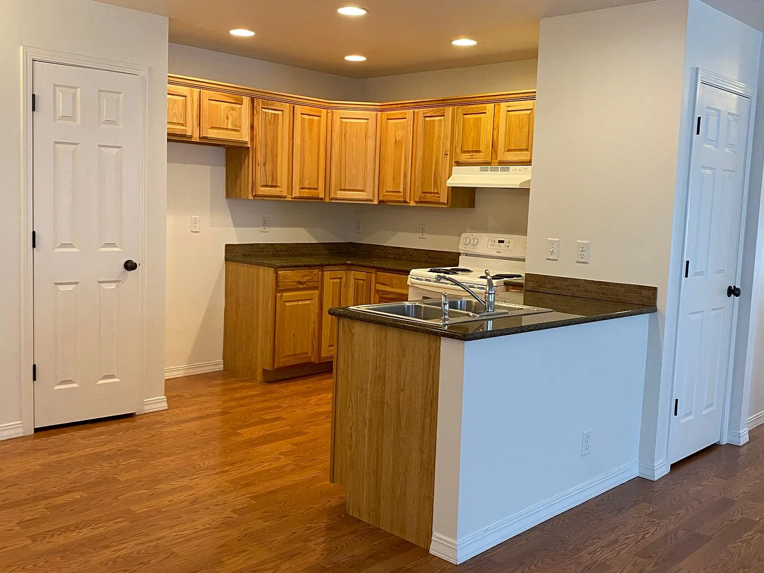 3 bed, 1150 sqft, $1,800 — Photo 2
