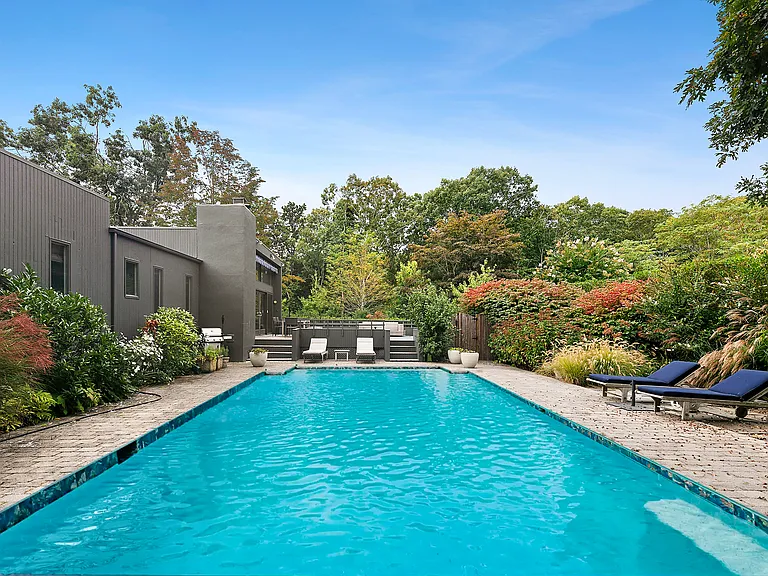 1 Oakwood Ct — Photo 3