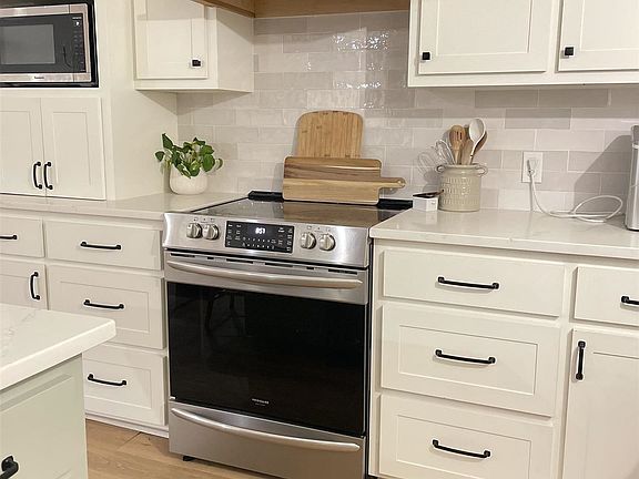 4th image of 5964 Landmor Dr