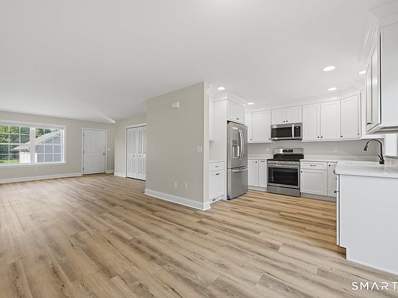 4th image of 41 Briar Lane #41