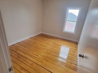 1917 Pleasant St #3R, Fall River, MA 02723