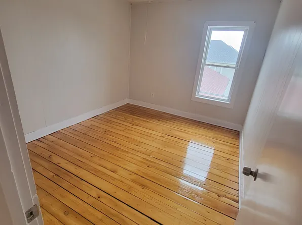 1917 Pleasant St #3R, Fall River, MA 02723