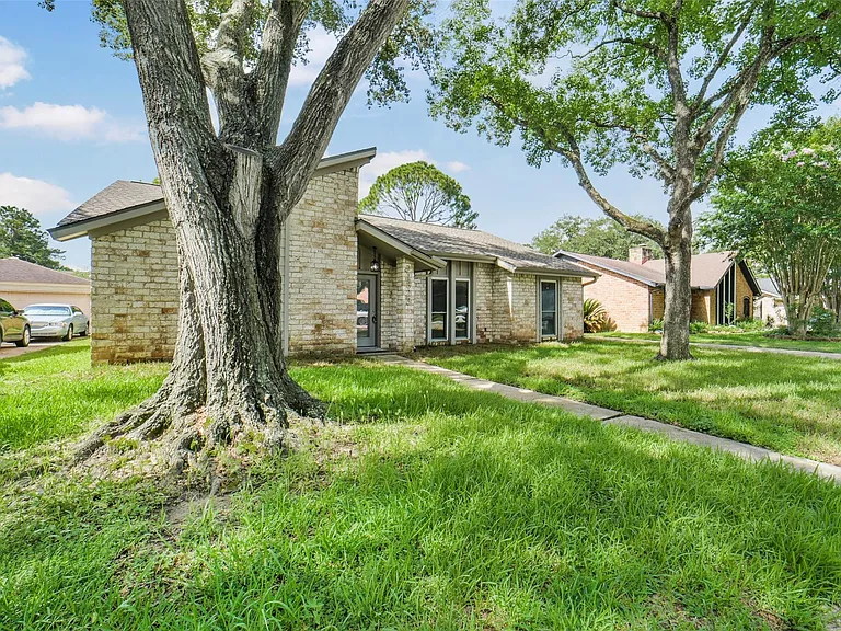 21323 Park Bluff Dr — Photo 4