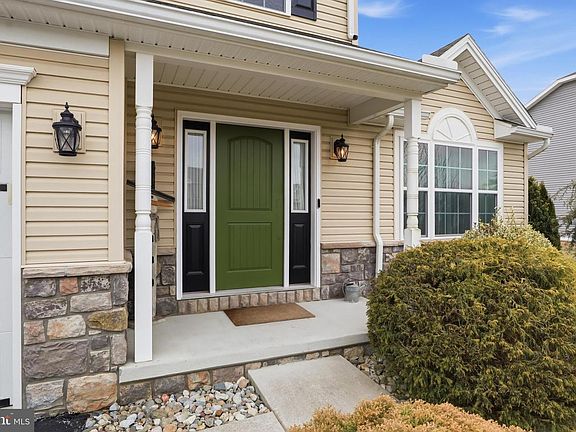 5th image of 6083 Jennifer Ln