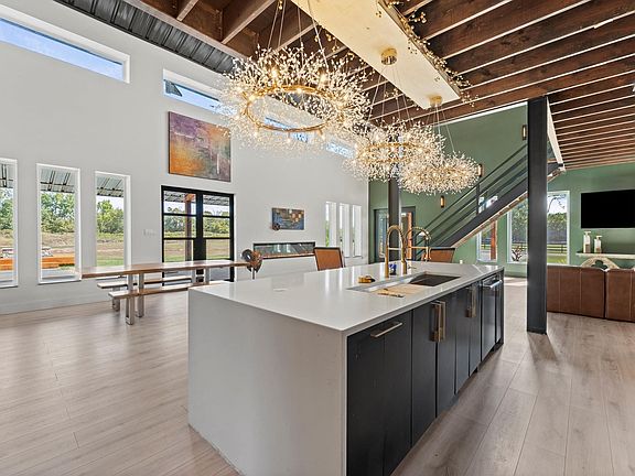 3rd image of 2743 Bobville Rd