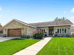 1421 Bradley Ct, Downers Grove, IL 60516