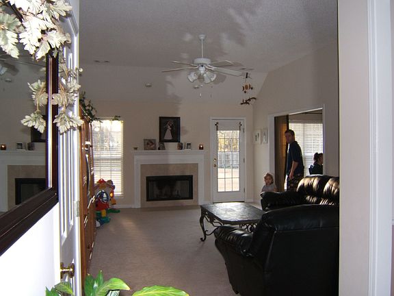 A great Room w/ Fireplace