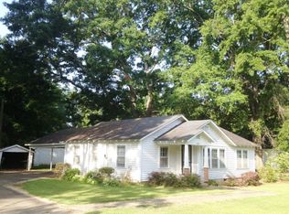 220 E Calhoun St, Bruce, MS 38915