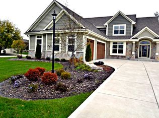 S77W15180 Pheasant Run Dr, Muskego, WI 53150