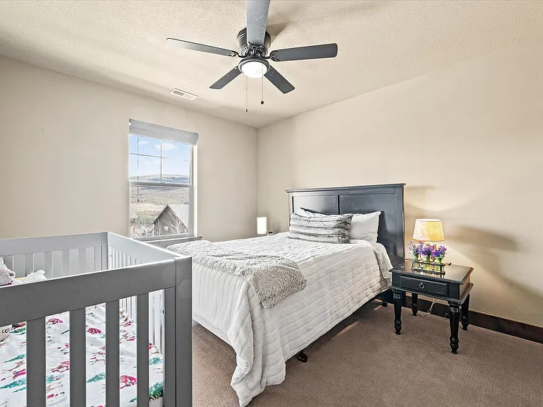 871 W Abigail Dr — Photo 13