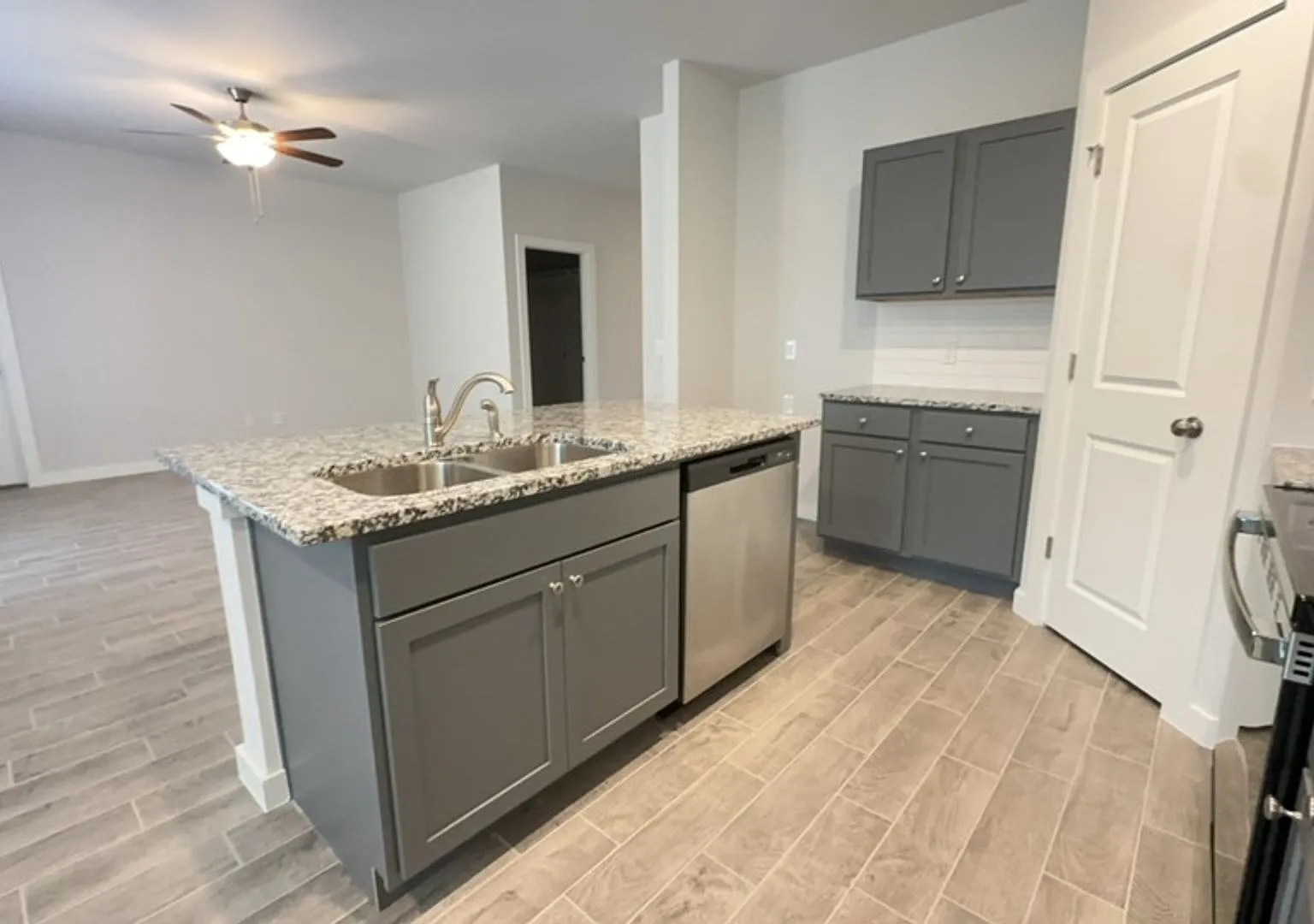 Beautiful 3 Bedroom, 2 Bathroom on a 1.91 Acre Lot in Ridge Creek Addition! — Photo 3
