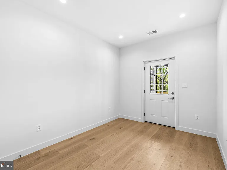 2532 Elvans Rd SE — Photo 12