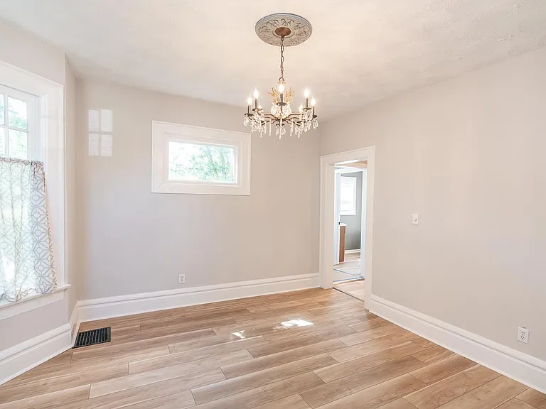 2435 Summit St — Photo 11
