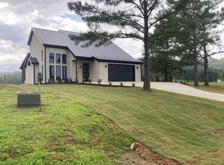 325 Golfview Ln, Decaturville, TN 38329