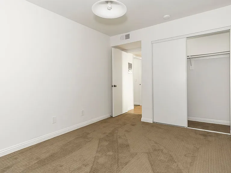 321 N Cedar St — Photo 41