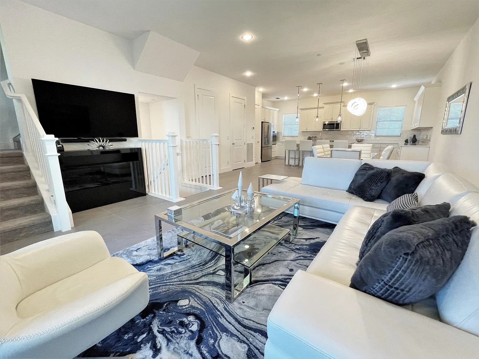 4 bed, 3.5 bath, 2252 sqft, $6,250 — Photo 1