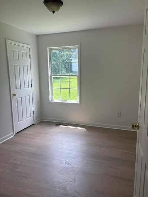 3 bed, 1.5 bath, 950 sqft, $1,300 — Photo 4