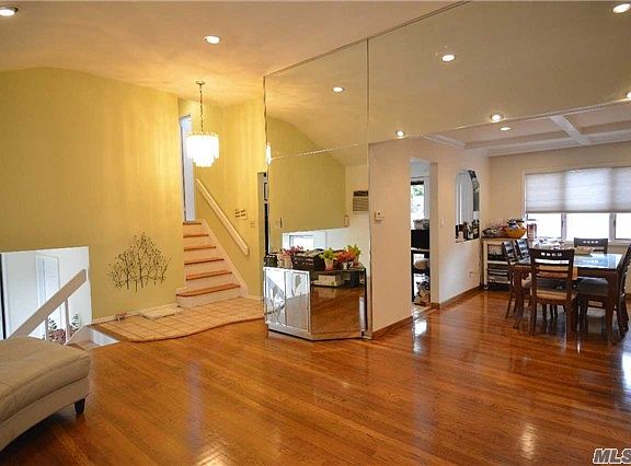3rd image of 32 Gainsville Dr