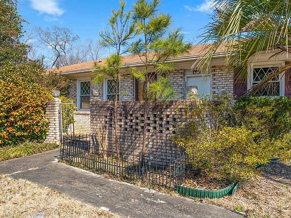 3rd image of 1012 Briarcliff Rd