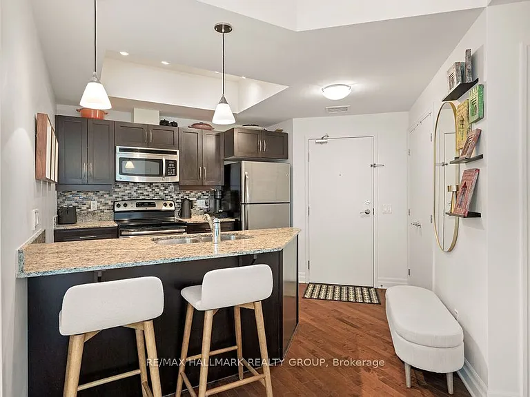235 Kent St #514 — Photo 4