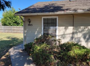 705 NE 11th St, Moore, OK 73160