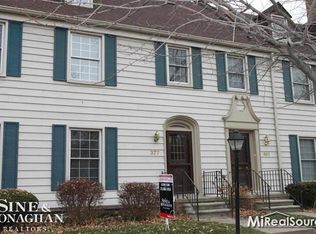 377 Rivard Blvd, Grosse Pointe, MI 48230