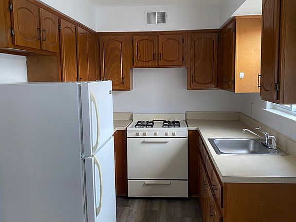3rd image of 35 Langere Pl APT D
