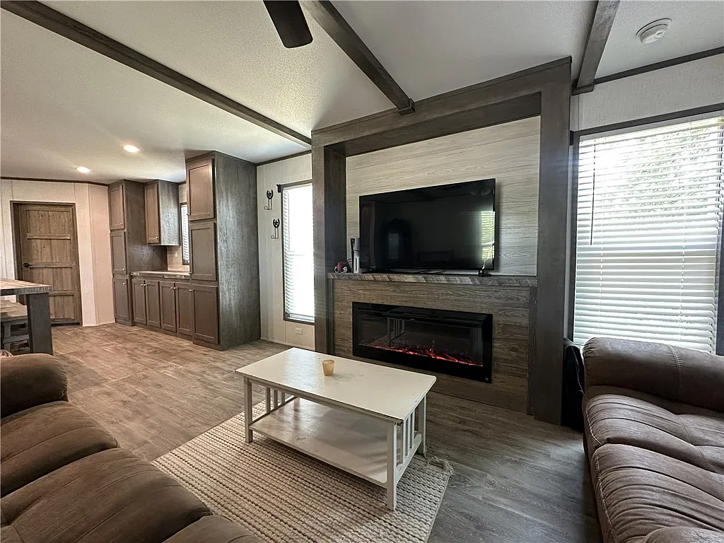 3 bed, 1191 sqft, $1,700 — Photo 4