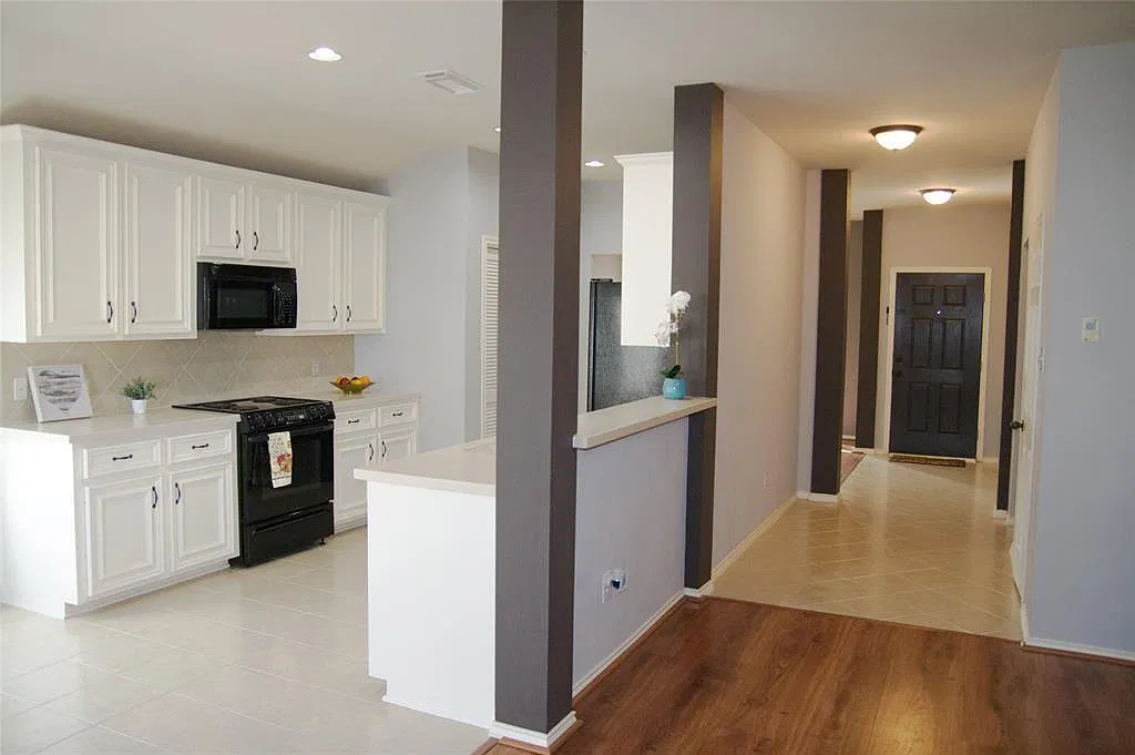 3 bed, 2.0 bath, 1794 sqft, $2,275 — Photo 3