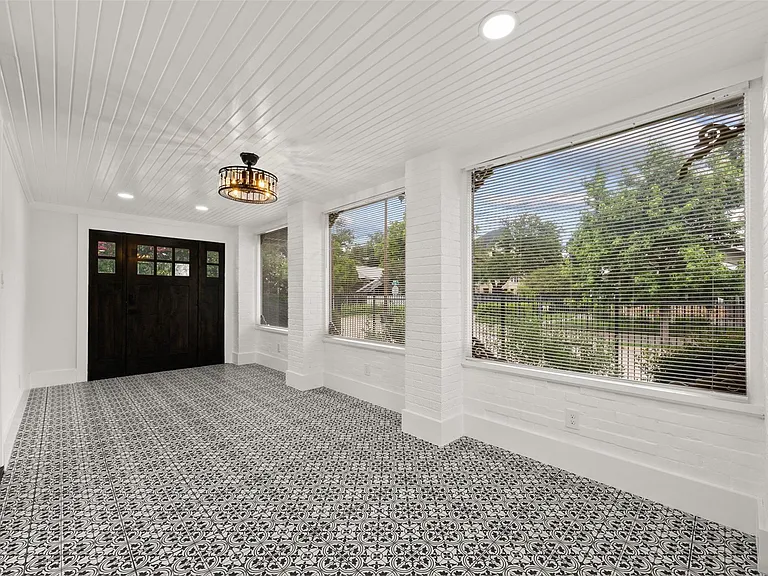 1123 Bomar St — Photo 10