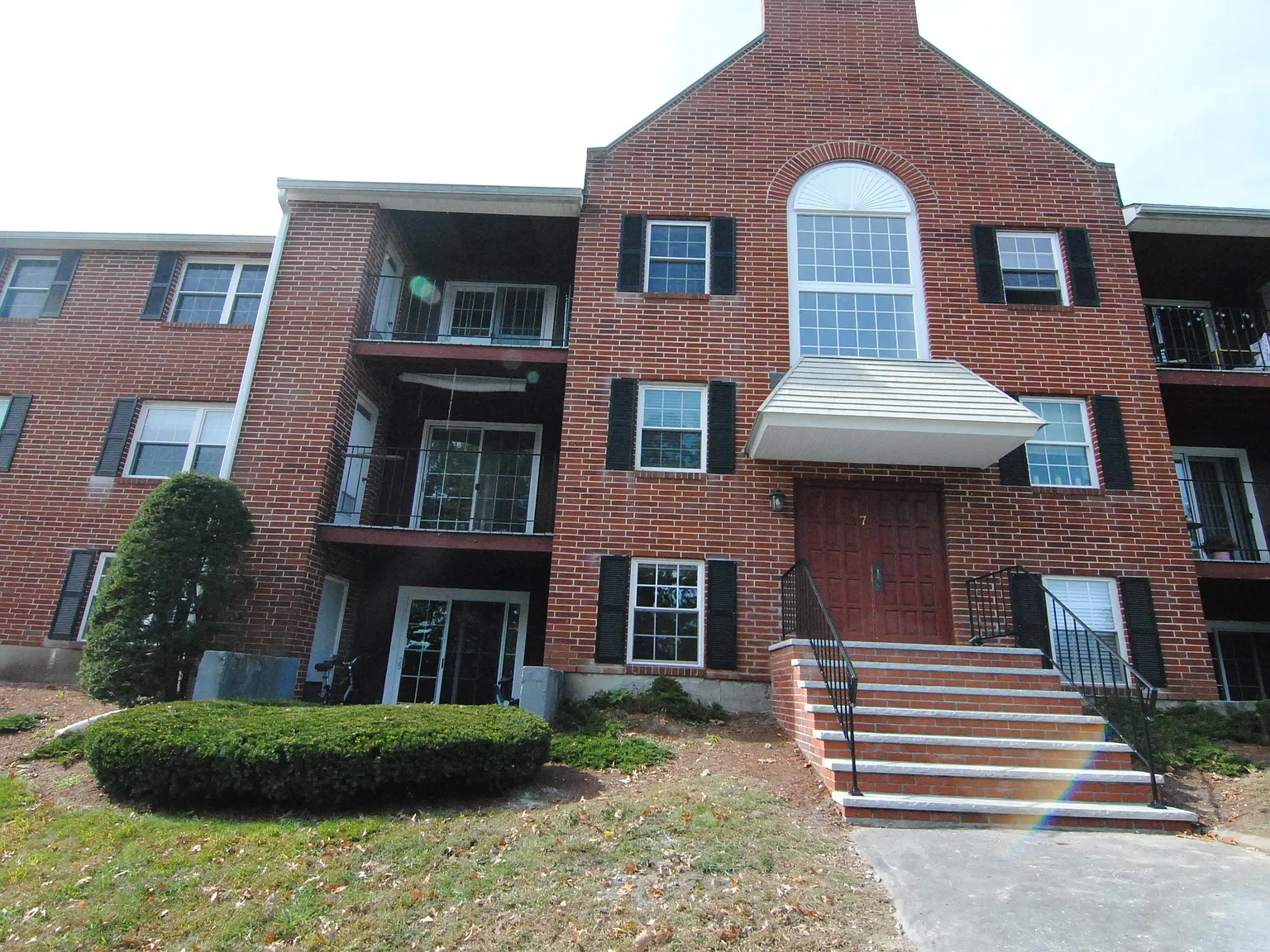 2 bed, 1.5 bath, 980 sqft, $2,100 — Photo 1