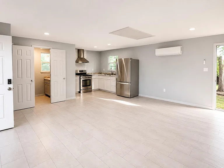 635 Nancy Rose St #1 — Photo 1
