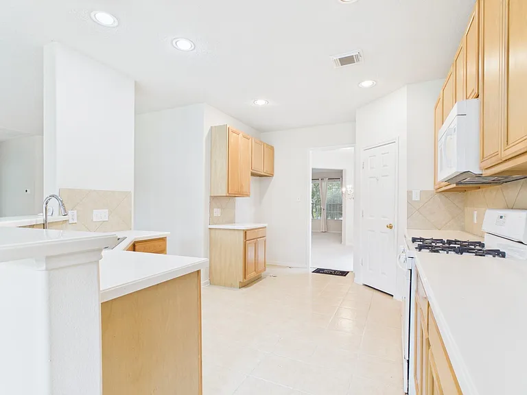 4702 Rolling View Ct — Photo 9